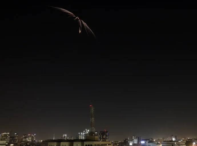 Irã ataca Tel Aviv em retaliação a morte de Ali Larijani