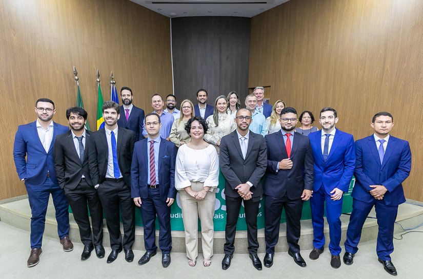 Prefeitura de Cuiabá empossa 12 novos auditores fiscais