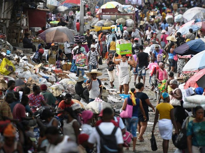 Delinquência e pobreza: as feridas de um Haiti sem presidente
