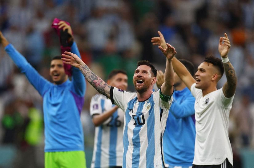 Argentina vence México com gols de Messi e Enzo Fernández e se recupera na Copa