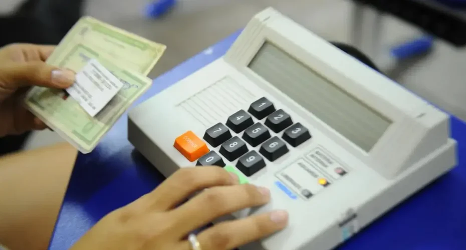 Eleitorado brasileiro cresce 1,4% na comparação com 2022 e chega a 158,7 milhões, diz TSE