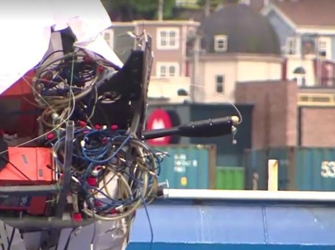 Equipes encontram restos mortais entre os destroços do submersível Titan
