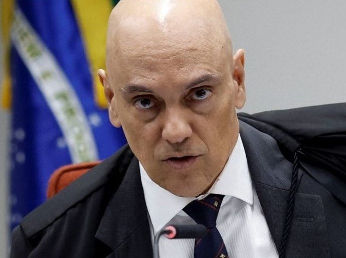 Moraes manda bloquear contas da Starlink por falta de representantes do X no Brasil