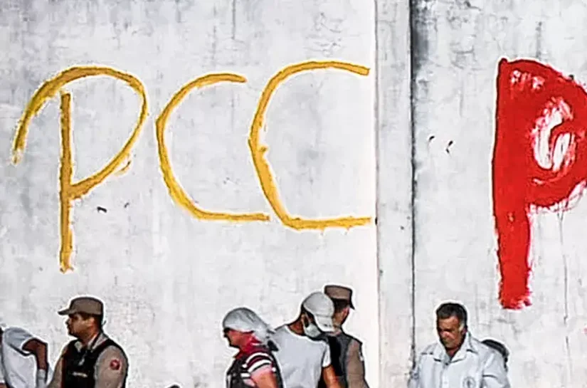 PCC é mapeado em 28 países, se infiltra em presídios no exterior para recrutar novos membros e expande tráfico de drogas e armas