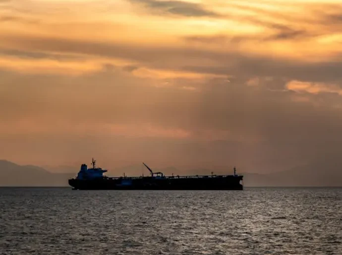 Irã reabre Estreito de Ormuz durante cessar-fogo, mas Trump diz que bloqueio naval dos EUA seguirá até acordo de paz ser fechado