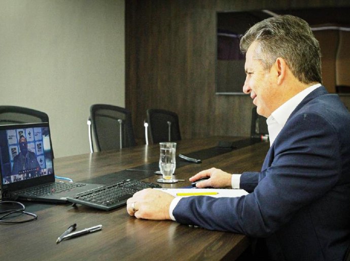 Vacina contra a covid-19 será distribuída para MT em janeiro, afirma Mauro Mendes