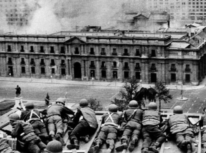 Chile: 50 anos após golpe militar, sociedade está desorientada, diz sociólogo