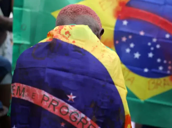 Policia divulga lista parcial de mortos; apoio à operação é majoritário no Brasil, no Rio e em favelas cariocas, diz pesquisa