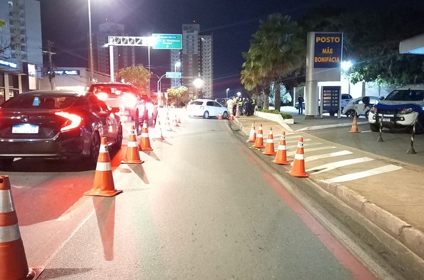 Blitz prende 12 motoristas bêbados na avenida Miguel Sutil, em Cuiabá