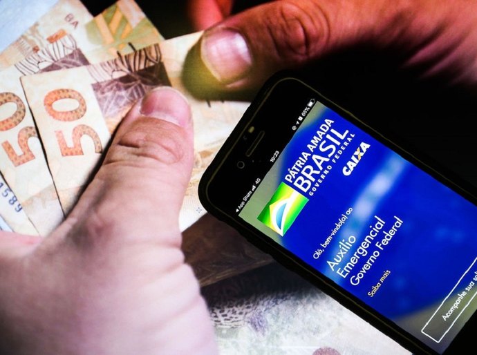 Trabalhadores nascidos em agosto podem sacar auxílio emergencial