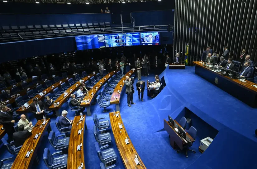 Senado aprova isenção de IR para quem ganha até dois salários-mínimos