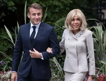 Casal Macron vai apresentar 'prova científica' de que primeira-dama da França é mulher para Justiça nos EUA