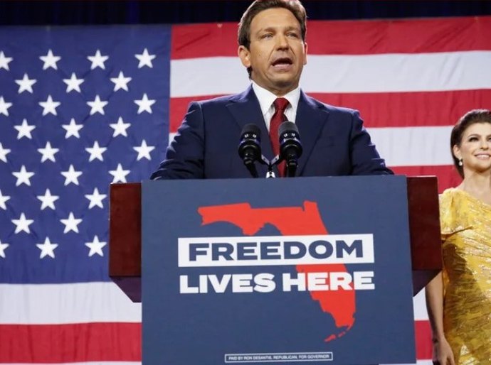 Ron DeSantis desiste de campanha eleitoral para presidência dos Estados Unidos e apoia Trump