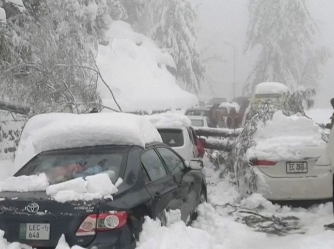 Pelo menos 21 turistas morrem em tempestade de neve no Paquistão