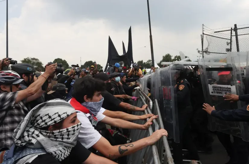 Dia de abertura da Copa do Mundo foi marcado por protestos na Cidade do México