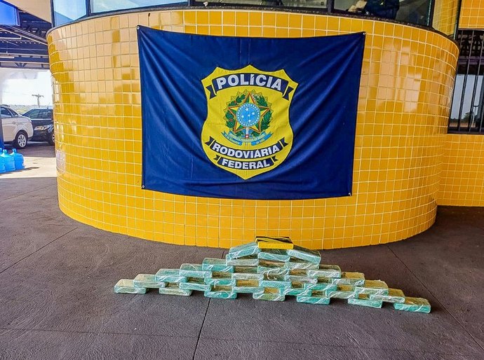 PRF apreende mais de 30 kg de cocaína em ação integrada na BR-070 em Barra do Garças,MT