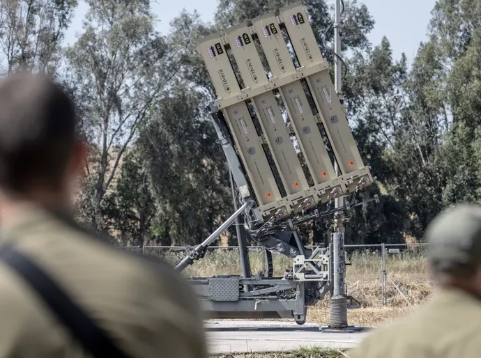 Israel eleva alerta após indícios de possível ataque contra Irã, diz fonte