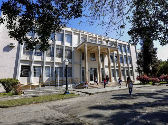 Professor da UEPG é demitido após enviar mensagens com conteúdo sexual para aluna