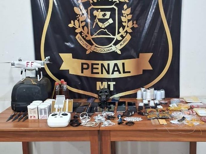 Policiais penais apreendem 16 celulares e evitam entrada de outros ilícitos na Penitenciária de Rondonópolis, MT