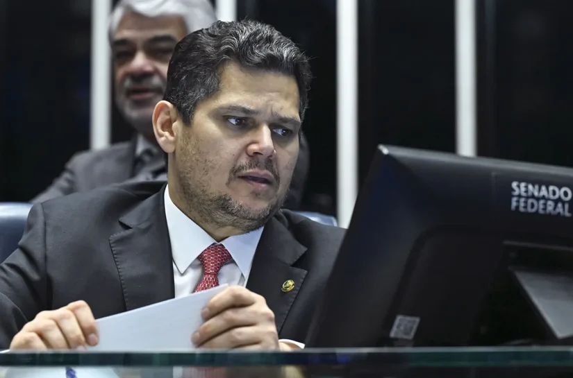 Após oposição ocupar plenário do Senado, Alcolumbre marca sessão remota