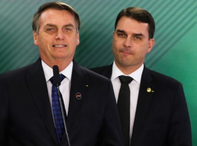 Em áudio apreendido pela PF, Bolsonaro sugere conversar com chefe da Receita sobre investigação contra filho senador