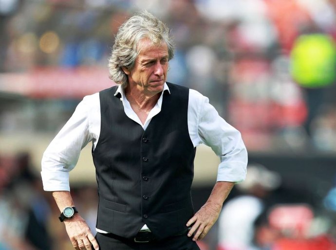 Benfica marca apresentação de Jorge Jesus em busca de dias melhores