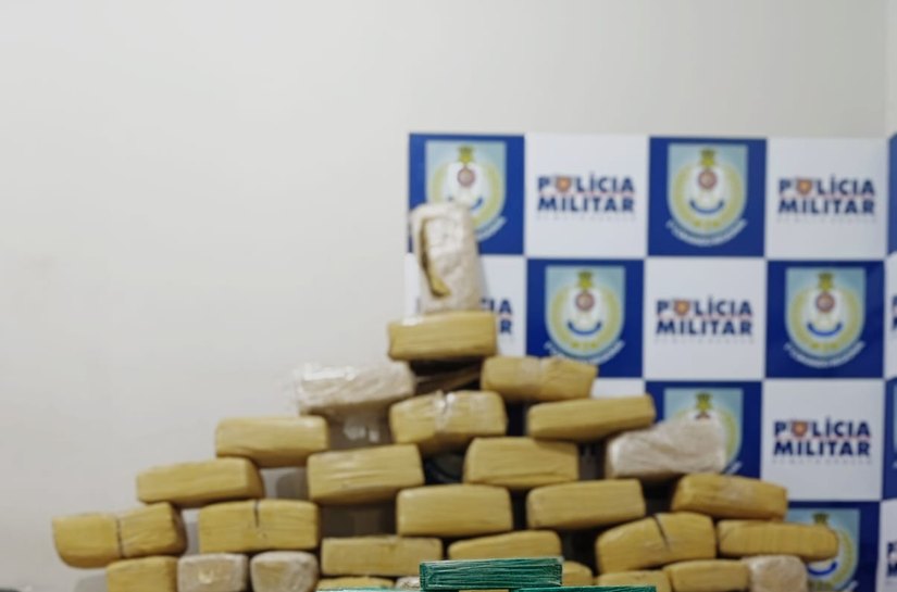 PM prende traficante e apreende 52 tabletes de maconha e pasta base de cocaína