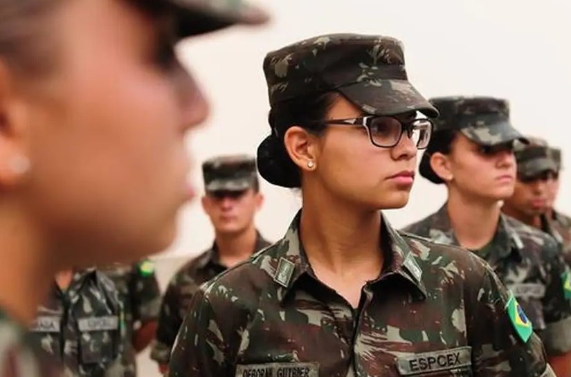 Mulheres poderão se alistar no serviço militar aos 18 anos