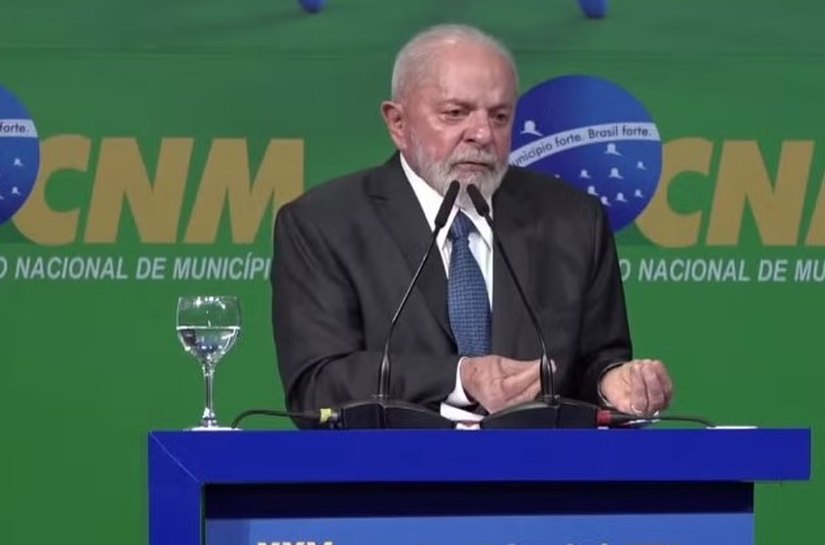 Lula diz a prefeitos que governo vai renegociar dívidas de municípios e pede que eleições não causem perda da civilidade