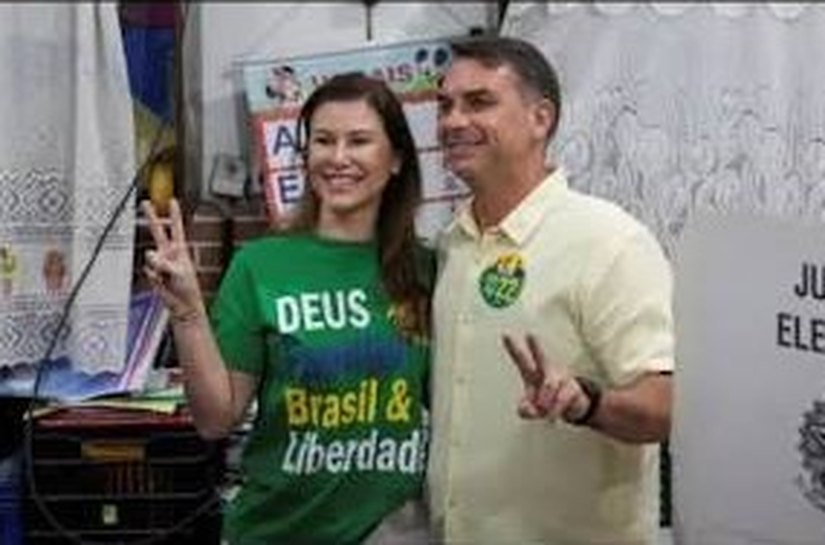 Eleições 2026: Flávio Bolsonaro vota no Rio de Janeiro