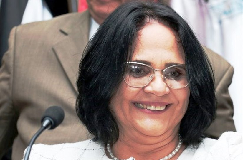 Ministra Damares entrega Van dos Direitos Humanos em Cuiabá, nesta sexta, 17