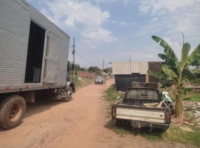 Despejo de 70 famílias do bairro Santa Isabel em Cuiabá provoca tensão