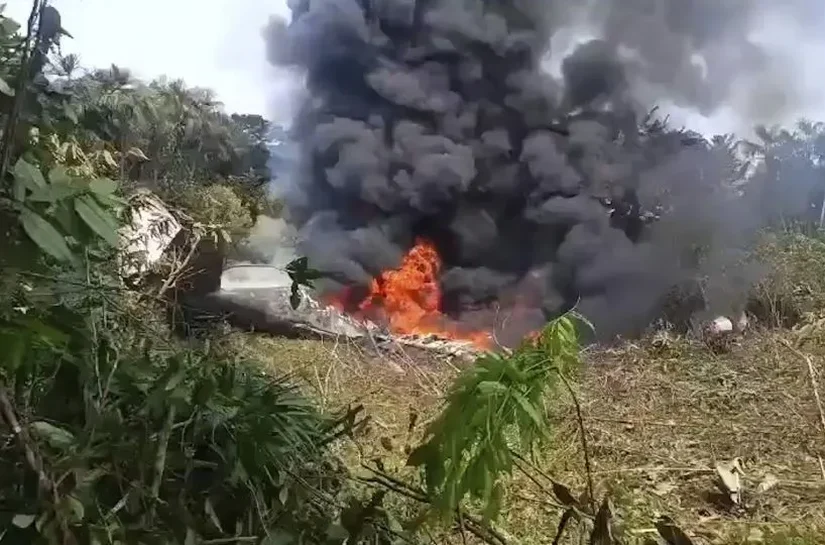 Avião militar da Colômbia com mais de 120 a bordo cai na fronteira com Peru