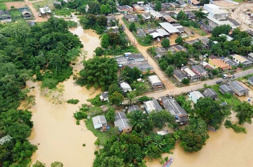 Acre continua a sofrer com cheias, dengue e covid-19