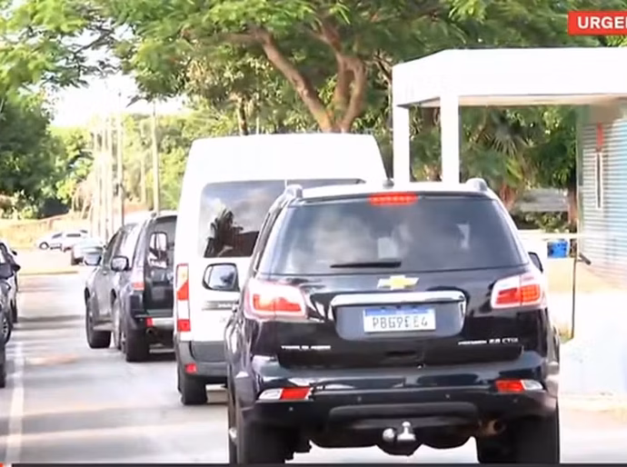 Preso, Bolsonaro foi levado à superintendência da PF em Brasília