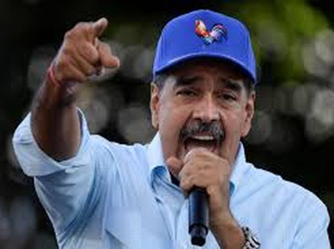 Venezuela começa a treinar população em quartéis para usar armas
