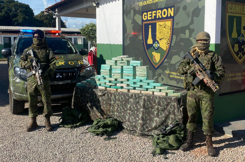 Ação conjunta apreende 64 tabletes de pasta base de cocaína e causa prejuízo de R$ 1,1 milhão às facções criminosas