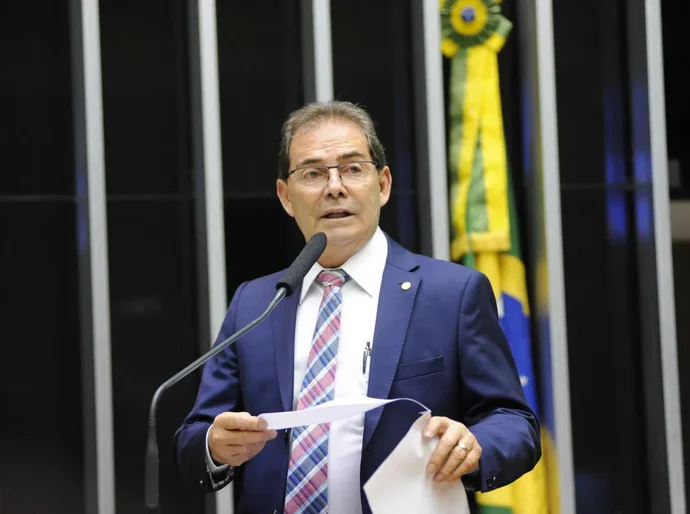 Hugo escolhe Paulinho da Força para relatar anistia