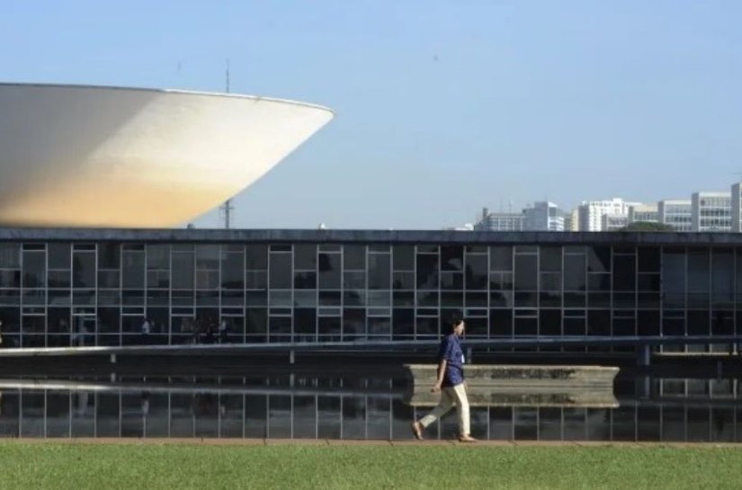 Ministros da Integração e do Meio Ambiente visitam áreas atingidas pela cheia no Acre