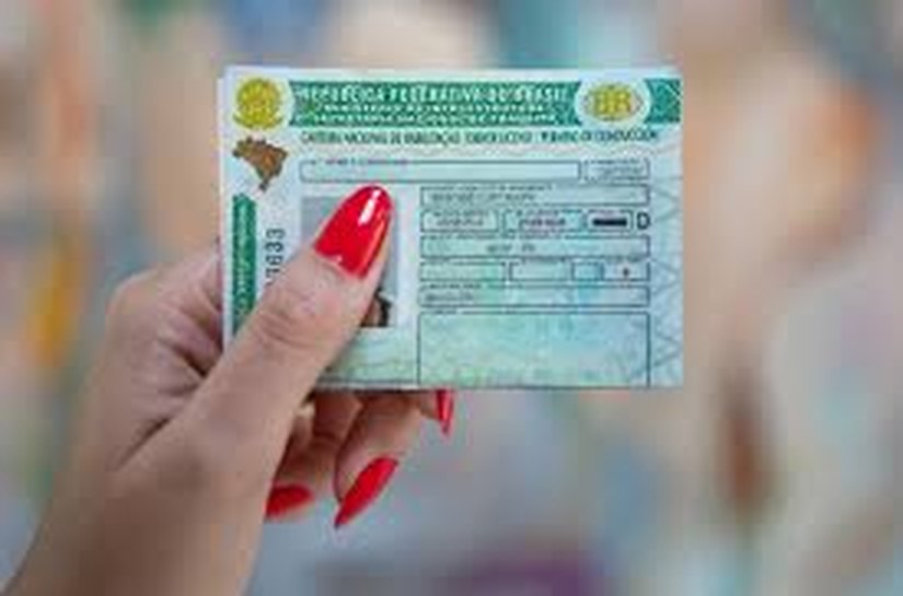 Governo lança aplicativo com aulas gratuitas para CNH e oficializa novas regras nesta terça