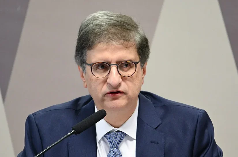Gonet permanece no caso Master, mas sai desgastado por placar apertado