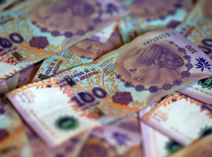 Javier Milei enfrenta uma inflação anual na Argentina de 211,4%, superior à da Venezuela