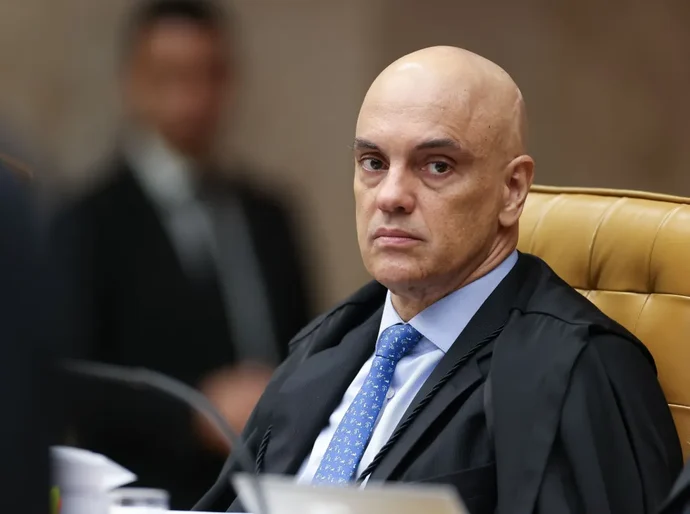 Moraes manda tribunais explicarem descumprimento ao teto de penduricalhos