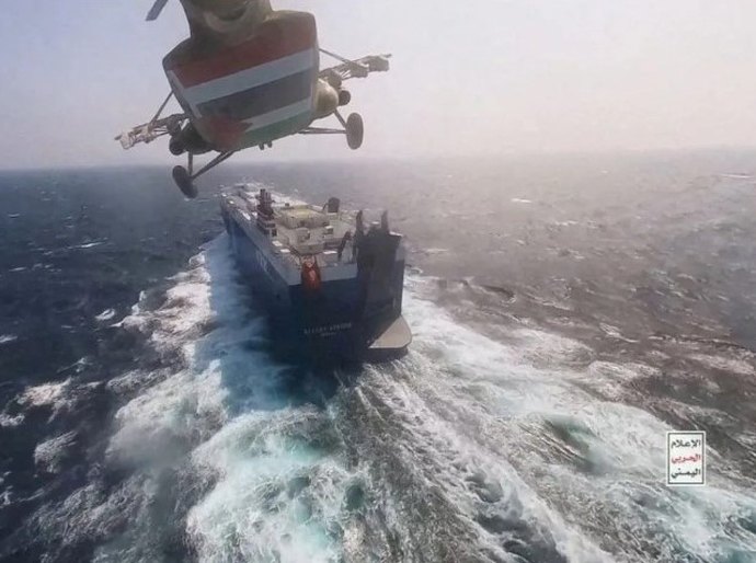 Houthis do Iêmen atacam navio militar dos EUA no Golfo de Aden