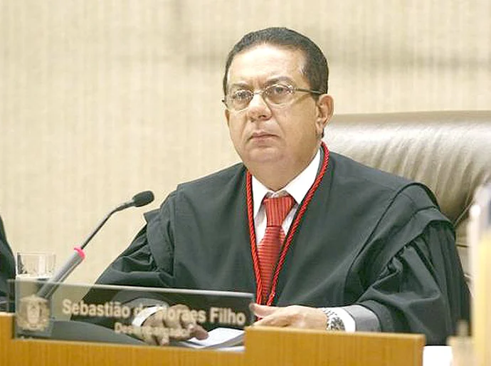 Afastado por corrupção, desembargador deixa o TJMT com aposentadoria garantida