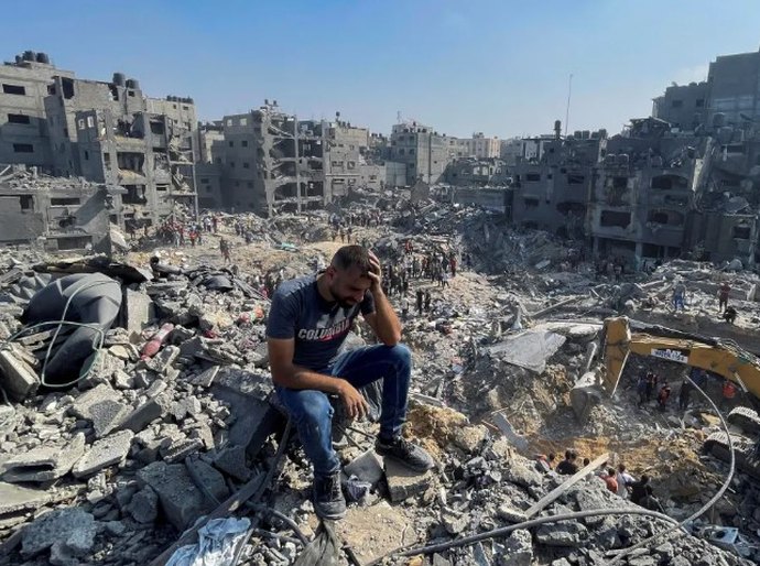 Israel lançou centenas de bombas de 907 kg em Gaza, volume não visto desde a Guerra do Vietnã, mostra análise