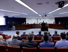 Julgamento de Bolsonaro, dia 2: advogados de ex-presidente e generais questionam provas da trama golpista, delação de Cid e conduta de Moraes