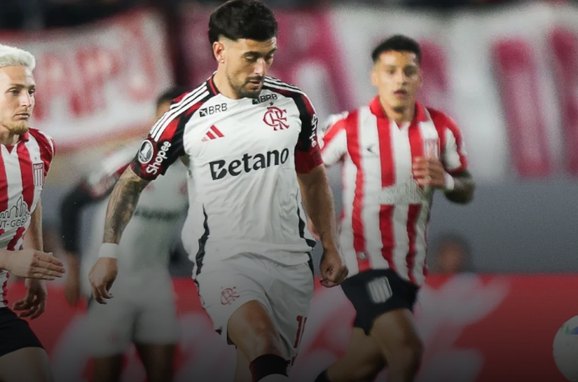 Rossi se redime, Flamengo bate Estudiantes e vai à semi da Libertadores