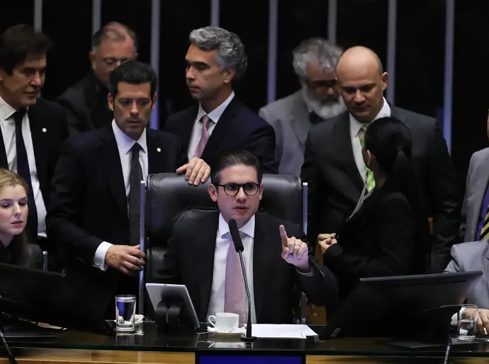 Câmara aprova urgência para proposta que reduz benefícios fiscais