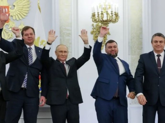 Putin declara lei marcial em quatro cidades da Ucrânia e limita circulação de civis em regiões fronteiriças da Rússia